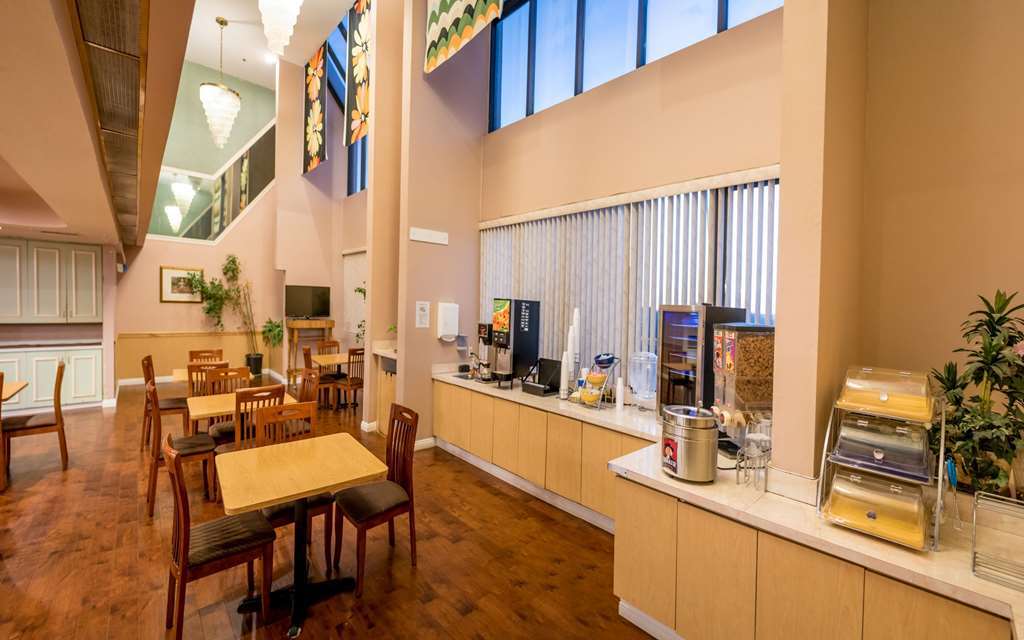 San Bernardino Inn & Suites Ресторан фото
