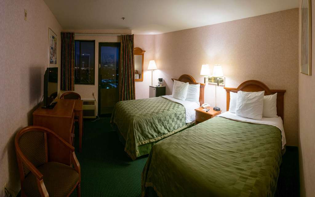 San Bernardino Inn & Suites Номер фото