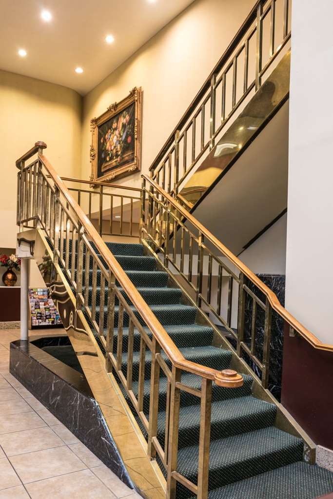 San Bernardino Inn & Suites Интерьер фото