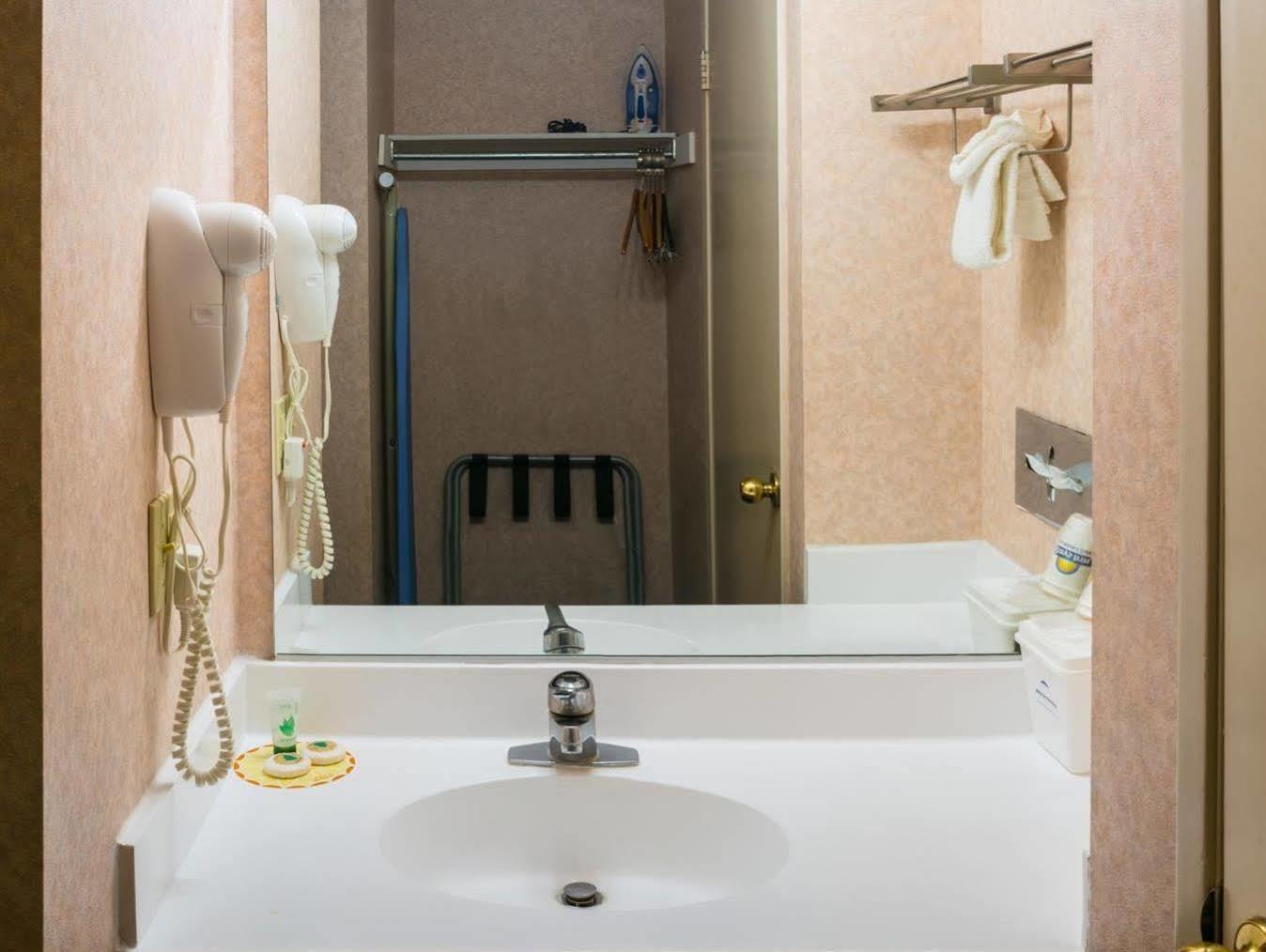 San Bernardino Inn & Suites Экстерьер фото