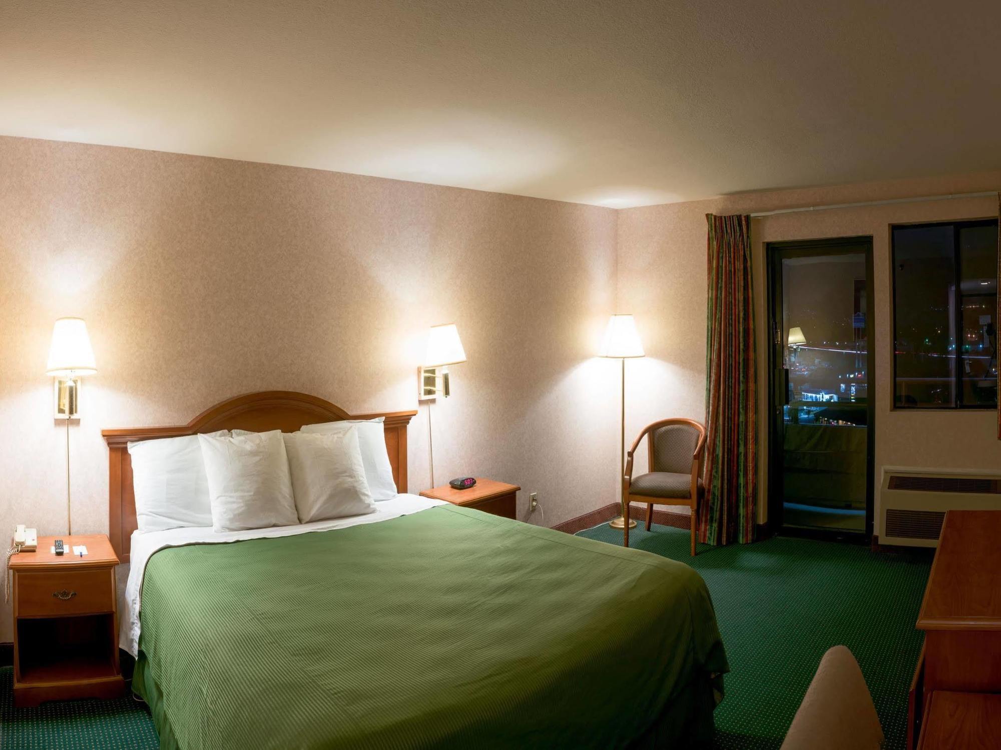 San Bernardino Inn & Suites Экстерьер фото